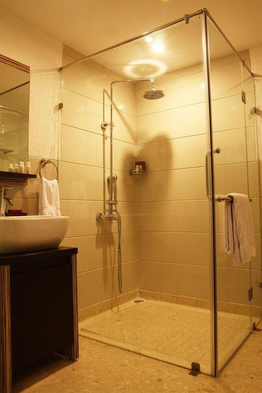 The Bentley Seaside Boutique Hotel Chennai Esterno foto
