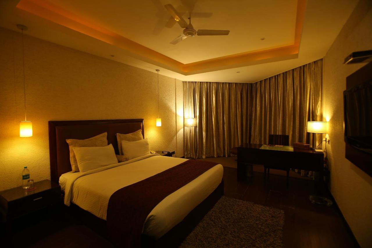 The Bentley Seaside Boutique Hotel Chennai Esterno foto