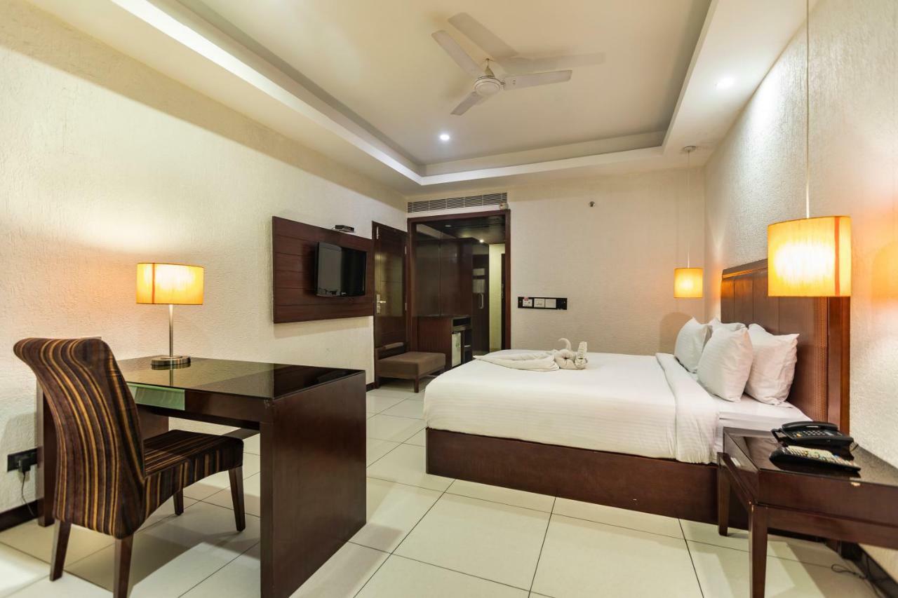 The Bentley Seaside Boutique Hotel Chennai Esterno foto