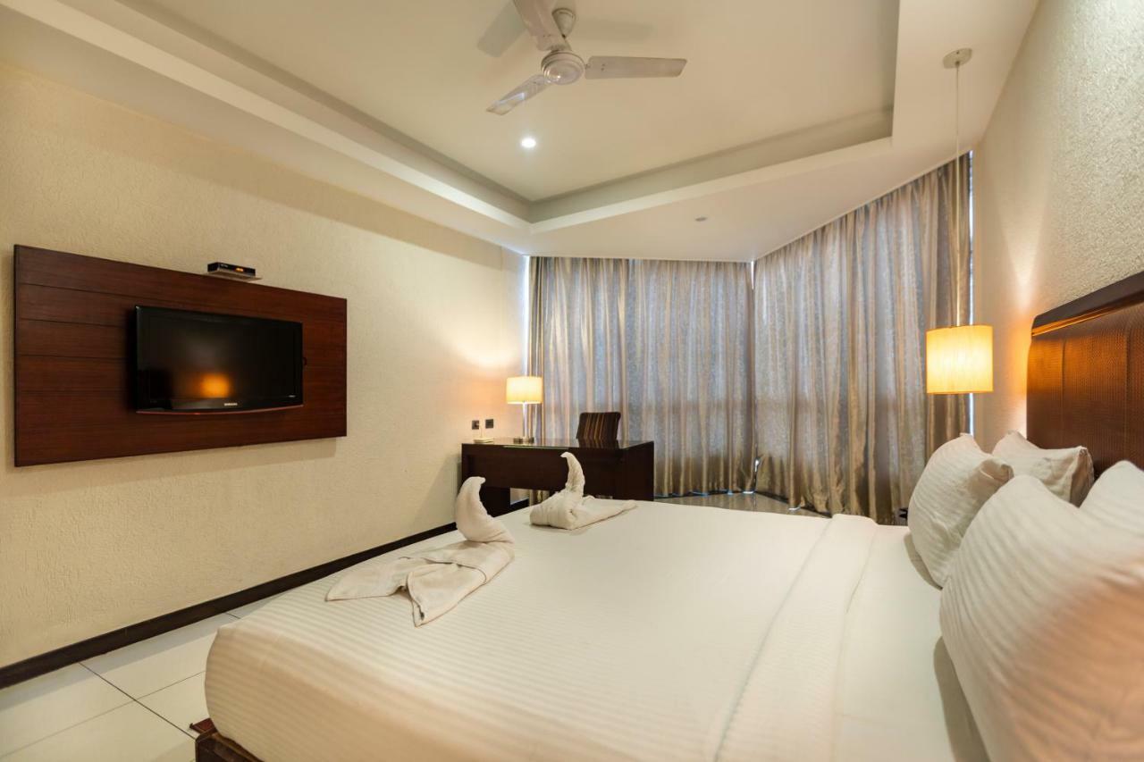 The Bentley Seaside Boutique Hotel Chennai Esterno foto