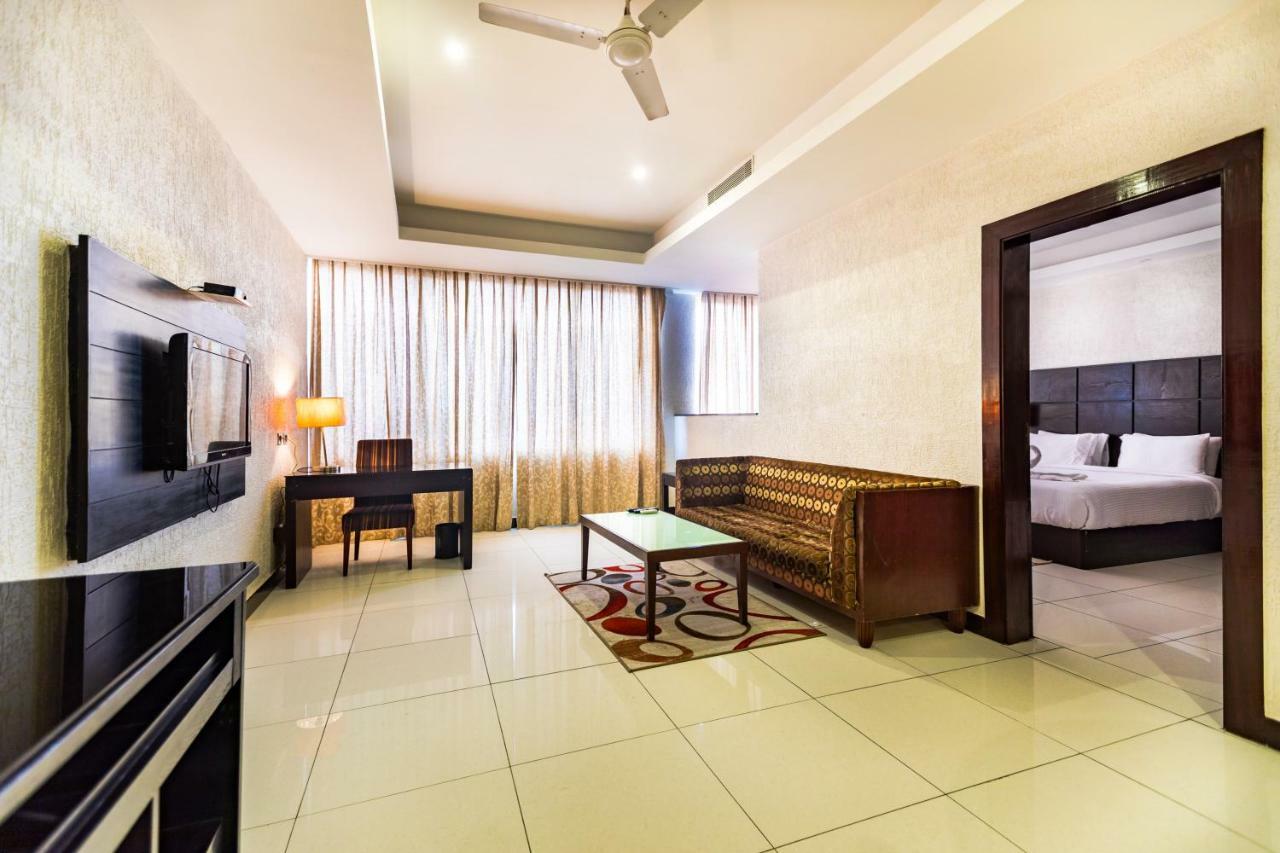 The Bentley Seaside Boutique Hotel Chennai Esterno foto
